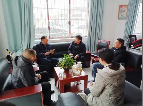 黔南州委常委、州委统战部部长潘选到三都县开展慰问调研